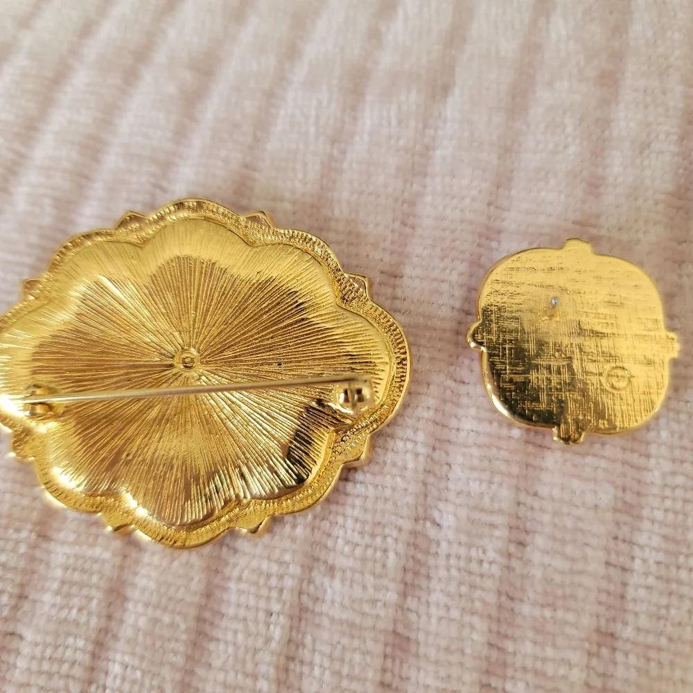 Avon Gold and Cream Brooch Set VTG - Picture 5 of 6
